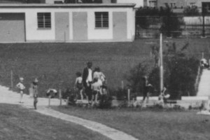 Schwimmbad mit Blick auf die Mayen Straße oder den Schwarzeberg