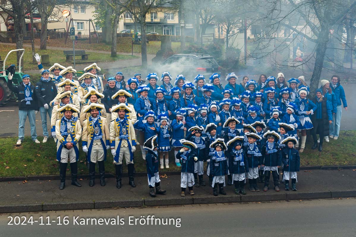 KVK Kelberg blau-weis feiert schon seit fast 51 Jahren die Karnevalstradition und damit aktive Brauchtumspflege in der Eifel. Mit fast 300 Mitgliedern ist er der größte Verein in Kelberg. Und kann immer noch Jung und alt begeistern aufzustehen und mitzumachen.