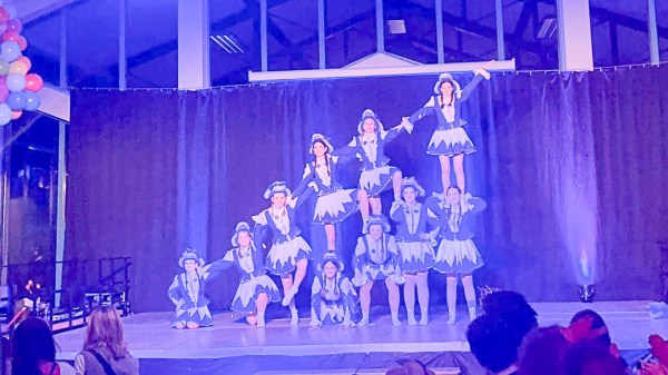 In Kelberg ist der KVK nach dem Fussballverein der Größte Verein. Der 1974 gegründete Verein hat mit seiner 50 Jährigen Geschichte schon viel bewegt in dem kleine Dorf. Und ist nur 2x ausgefallen. Bis heute können immer noch viele Bürger für diese Brauchtumspflege engagieren. Der Kelberger Karneval präsentiert mit Kinderkarneval, Weiberdonnerstag und dem Großen Umzug ein schon tolles Programm. Ist aber auch immer in den umliegenden Dörfern aktiv mit Tanzgarden dem Tambour Chor, den großen und kleinen Stadtsoldaten und dem Kinderprinzenpaar.