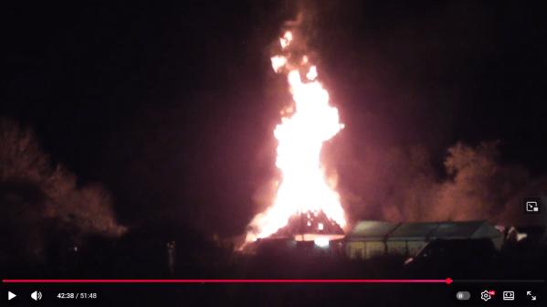 Der Sankt Martins Umzug in Kelberg. Mit Fakeln und Laternen, Musik und Tamtam zog die Dorfgemeinschaft zur Feuerstelle Richtung Bongarder Berg. Beim Feuer wurde Weckmänner und Getränke verteilt.