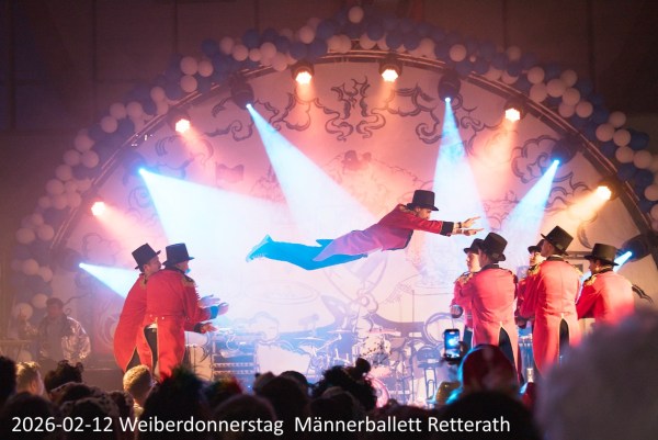 Kelberg feier Weiberdonnerstag. Nach der Rathausstürmung gehts im Saal weiter. Das Programm mit Live-Musik und Tanzshows vom feinsten.