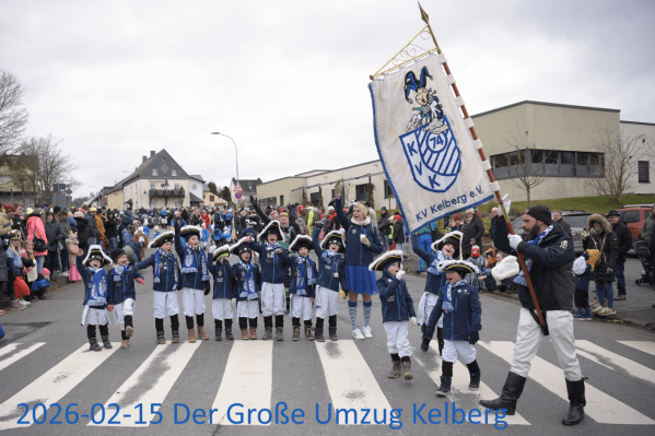 Kelberger Karneval am Höhepunkt. Rosensonntagsumzug mit den Umliegenden Dörfer zusammen ist das eine riesige Veranstaltung.