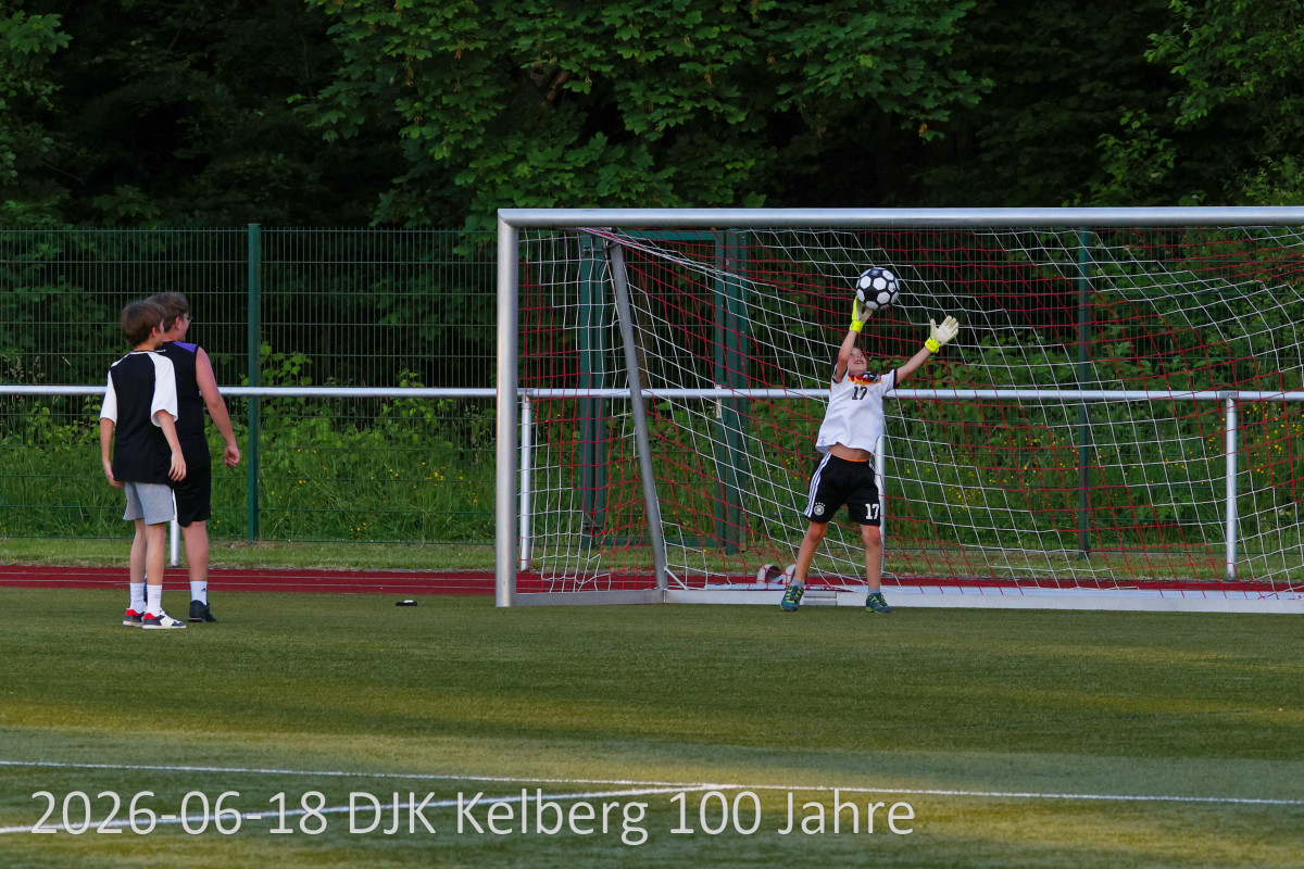 Kelberger Sportverein der DJK feiert sein 100Jähriges Jubiläum. Mit 3 Tagen Party. Sogar die Kölner Traditions Manschaft spielt auf.
